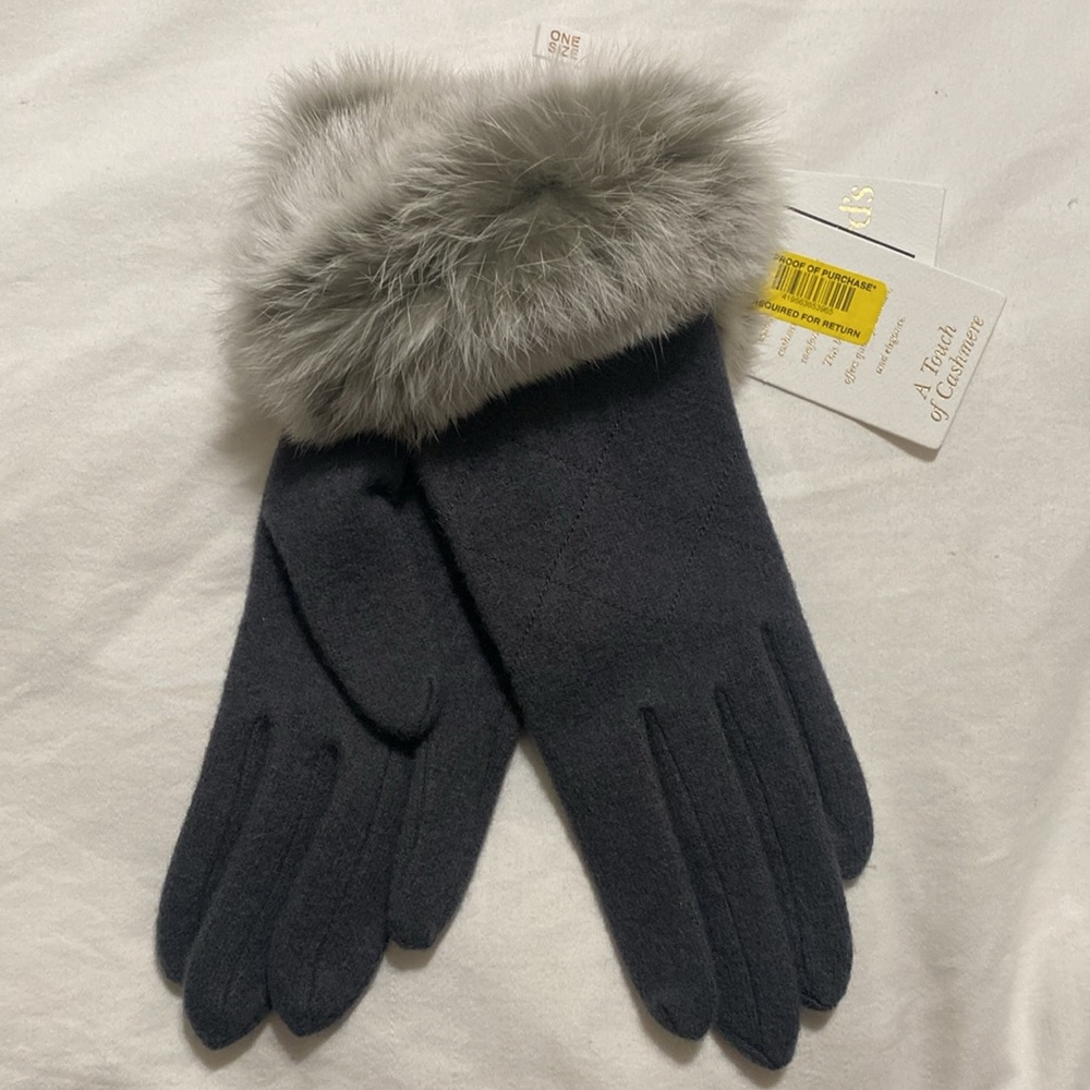 Dillard’s a Touch of Cashmere Fur Gloves ONE SIZE